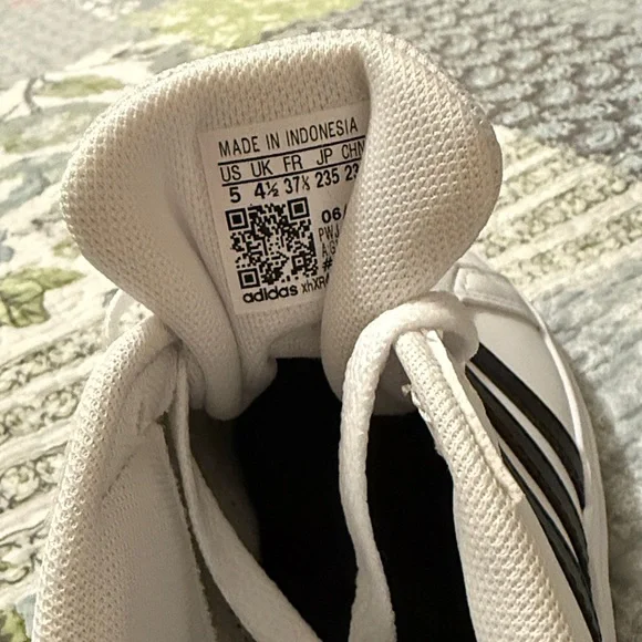 Adidas Grand Court 2.0 K , NWT, Sz 5 youth, women 6.5. - Picture 5 of 7